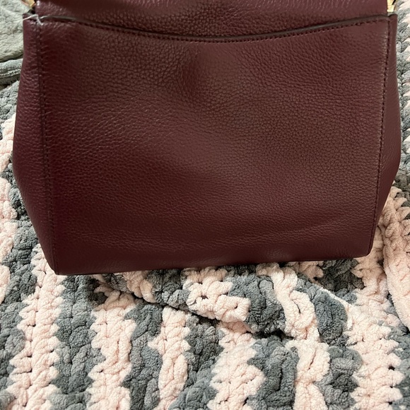 NWT Kate spade burgundy zip flap cross body bag with top handle - Picture 2 of 4